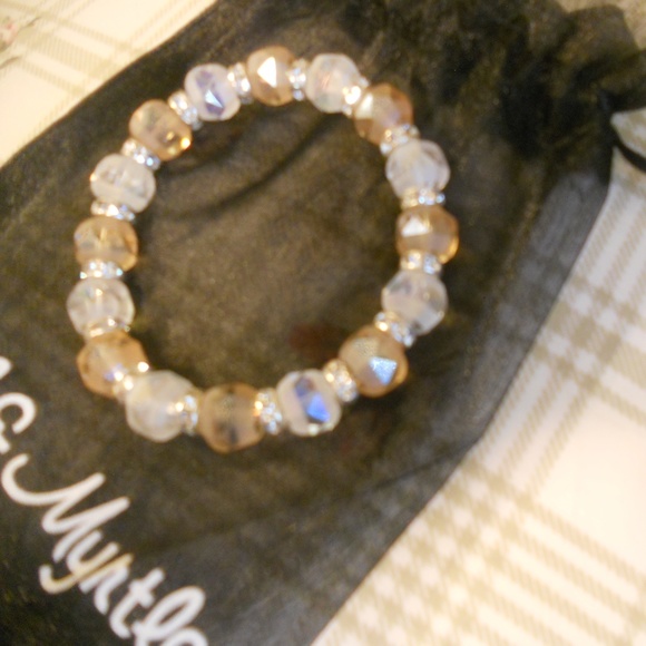 Glass, Gold and Clear, & frosted Beads Bracelet - Picture 1 of 5